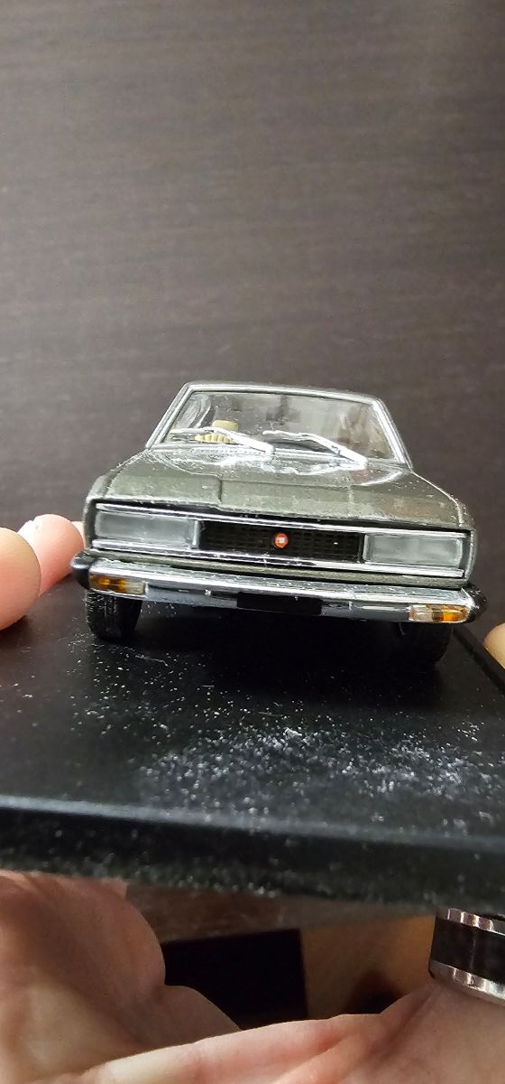 Fiat 130 coupe' 1/43