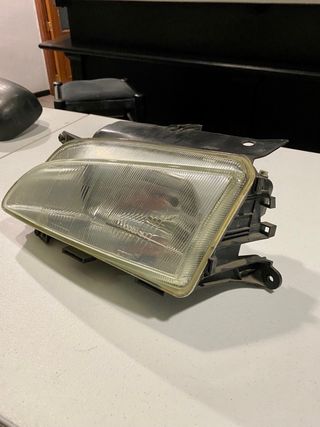 Faro Renault 19 