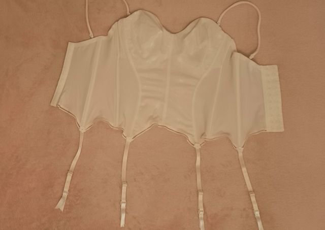 Lencería corset color perla