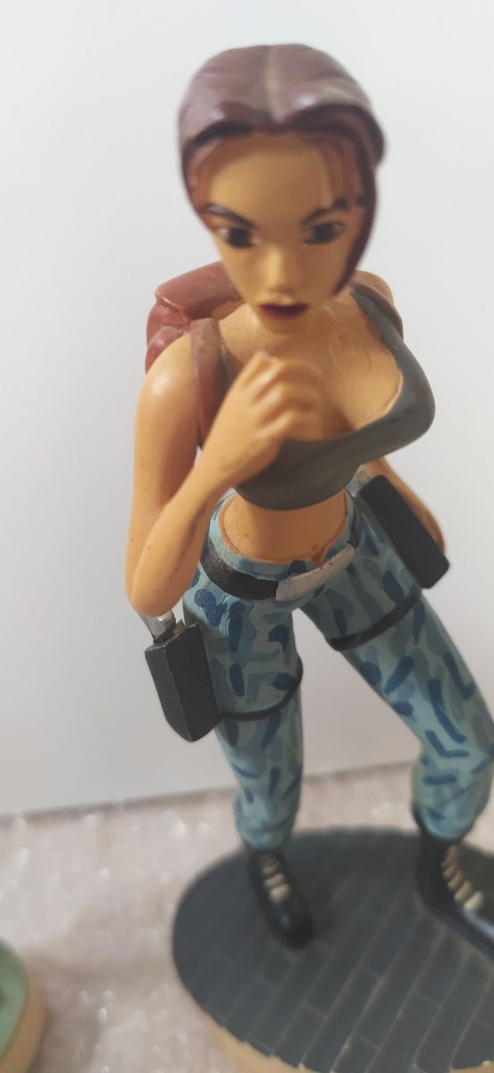 LOTE 4 FIGURAS LARA CROFT TOMB RAIDER. Medida 14-