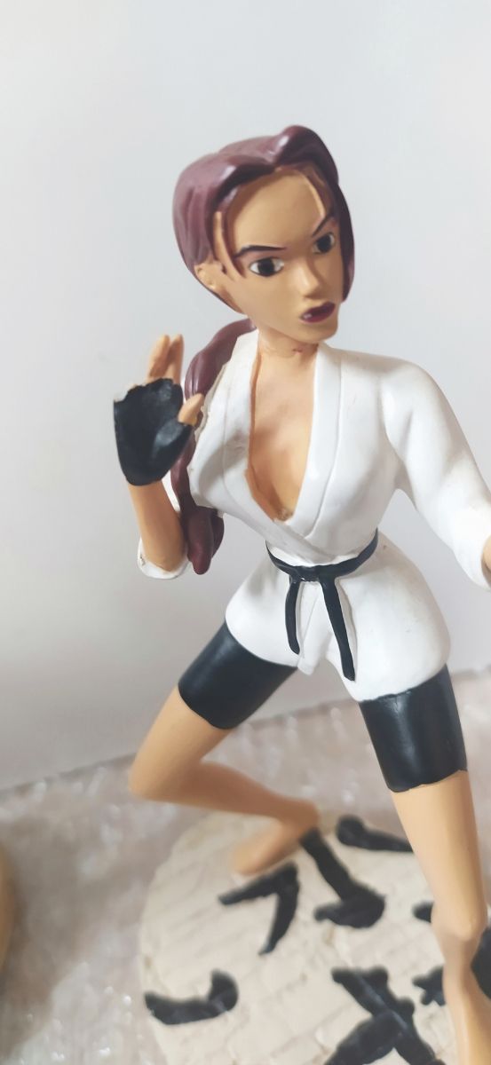 LOTE 4 FIGURAS LARA CROFT TOMB RAIDER. Medida 14-