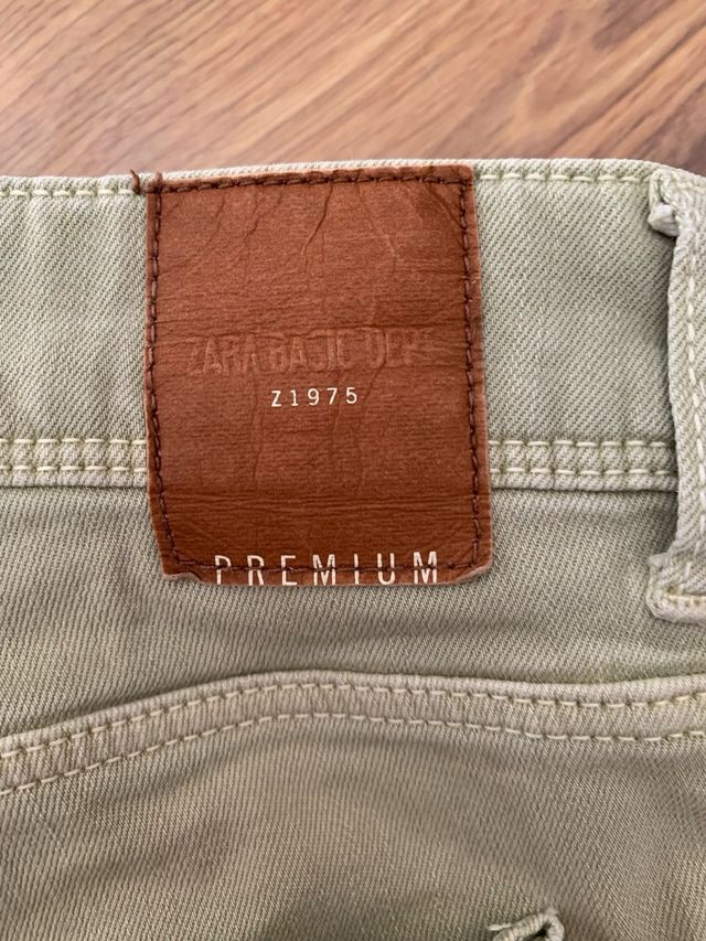 Jeans pistacho desflecado, Zara.