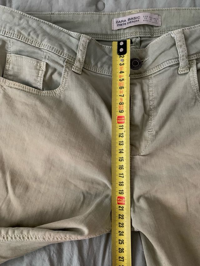 Jeans pistacho desflecado, Zara.