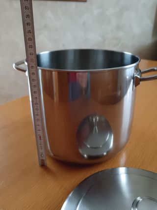 Pentola diam. 21 prof. 18 cm. Acc. 18/10