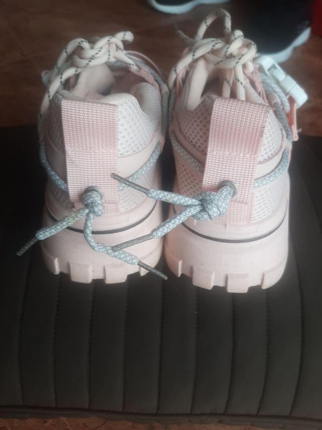 Sneakers color salmone