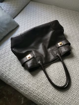 Bolso de piel color marrón