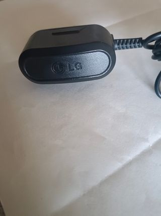 Cargador de móvil LG