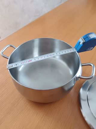 Pentola diam. 21 + Pentola diam. 24 cm. 