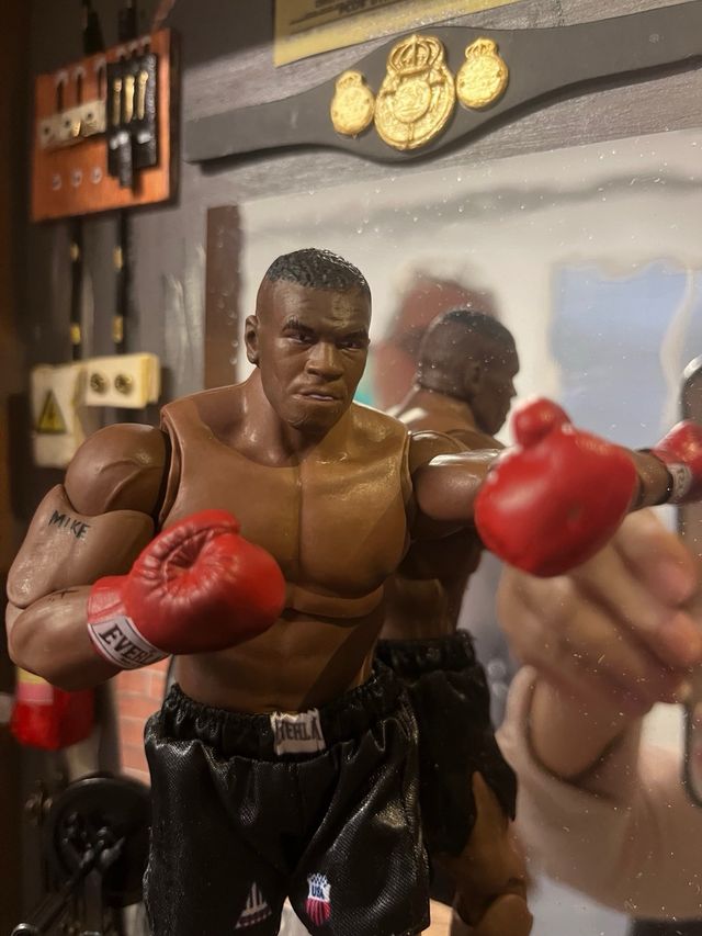 Vitrina Decorativa GYN BOXEO MIKE TYSON