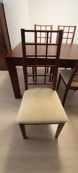 Conjunto mesa y sillas de comedor