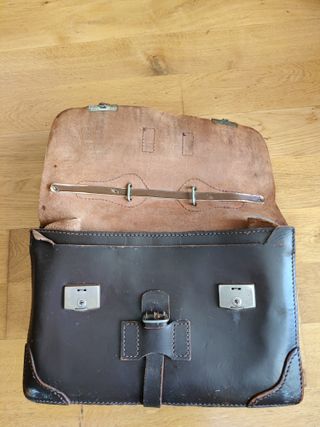 Maletín de piel antiguo