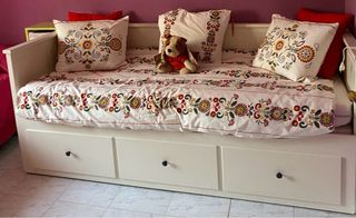Cama blanca estructura divan con 3 cajones