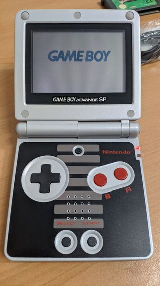 GAME BOY ADVANCE SP "NES" + REGALO!!!