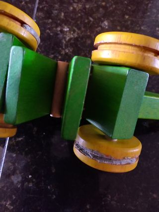 Crocodilo articulado em madeira