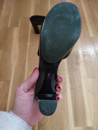 Sandalias medio tacón negro