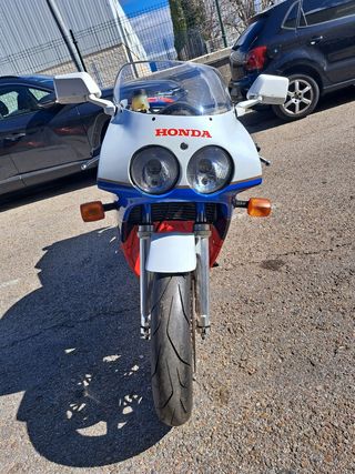 HONDA VFR 750R RC30