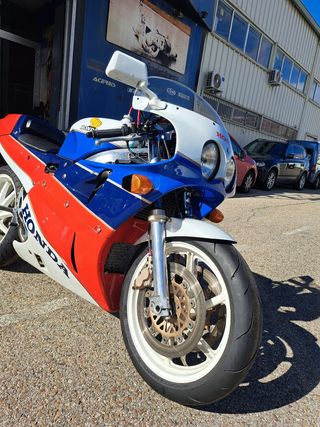 HONDA VFR 750R RC30