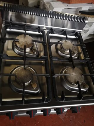 Cocina industrial 4 fuegos + horno