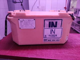 Nevera para llevar carne isotérmica