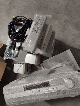 Reproductor DVD y Sistema de sonido 5.1