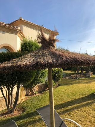 Pergolas y sombrillas de mimbre brezo