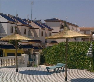 Pergolas y sombrillas de mimbre brezo