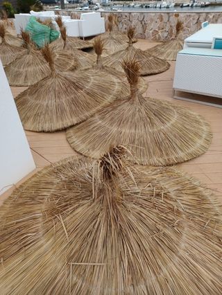 Sombrillas y pergolas de brezo mimbre