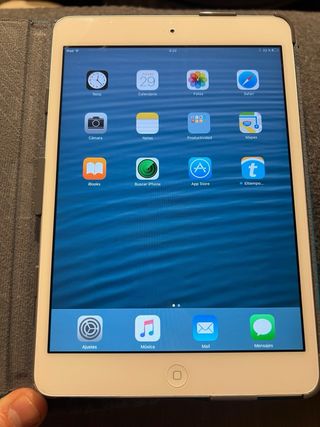 ipad mini blanco con funda