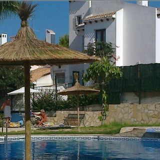 Sombrillas pergolas de brezo mimbre