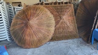 Sombrillas y pergolas de brezo mimbre