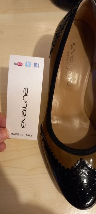 Scarpe in pelle verniciate con tacchi