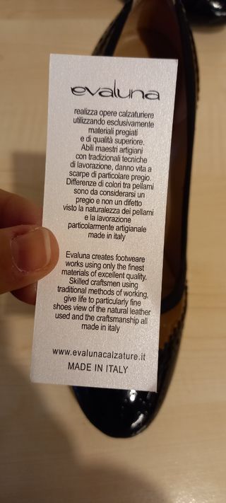 Scarpe in pelle verniciate con tacchi