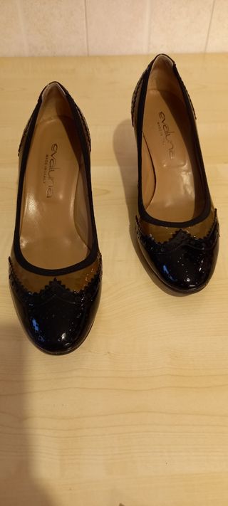 Scarpe in pelle verniciate con tacchi