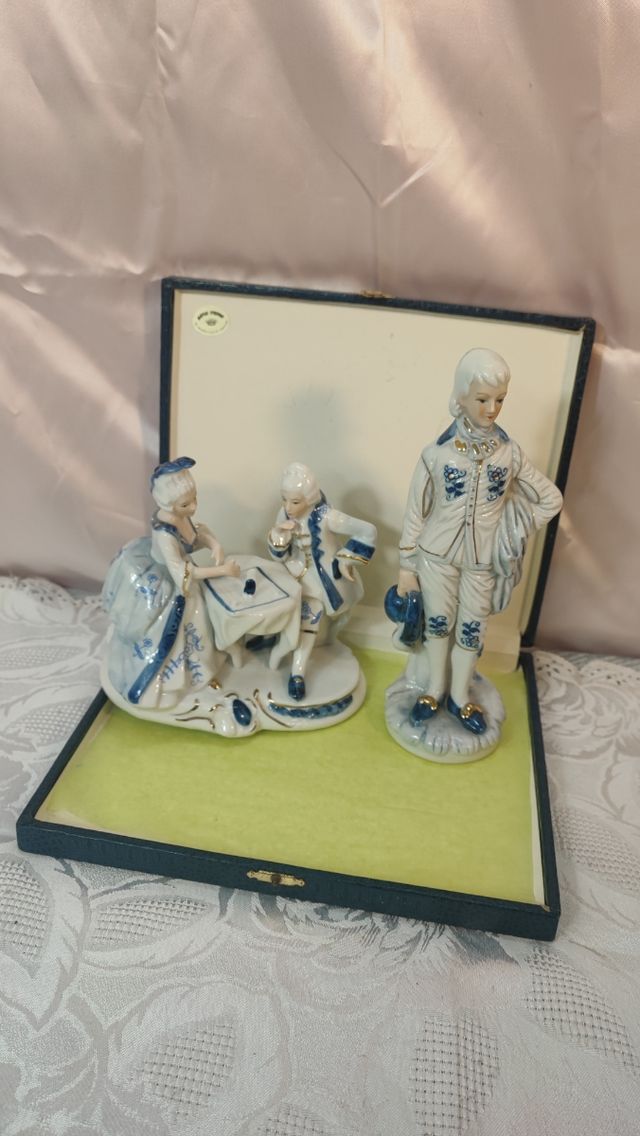 Statuette in porcellana