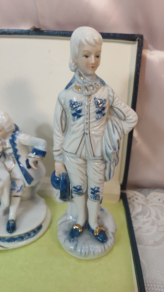 Statuette in porcellana