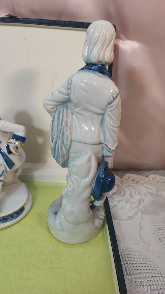 Statuette in porcellana