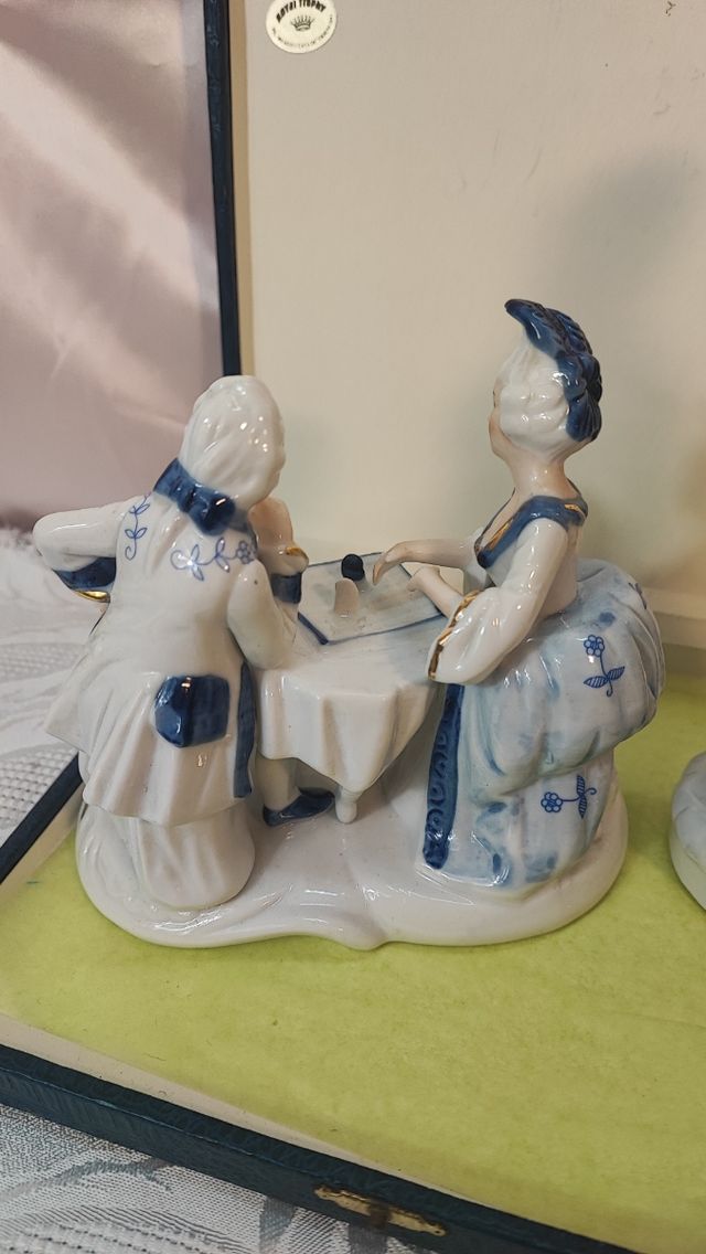 Statuette in porcellana