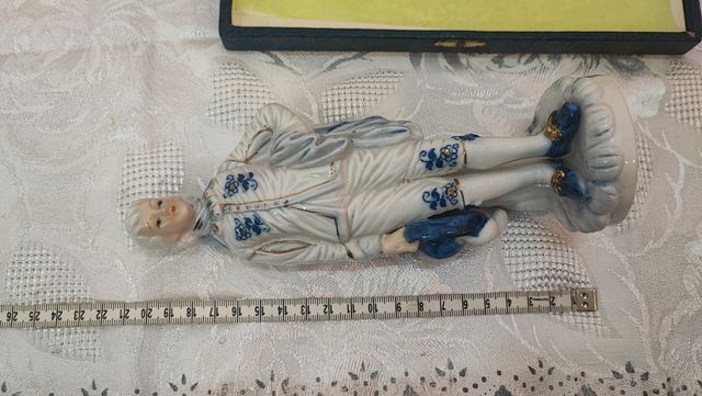 Statuette in porcellana