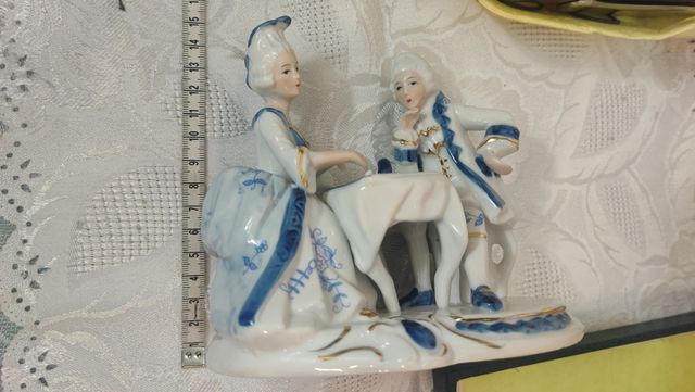 Statuette in porcellana