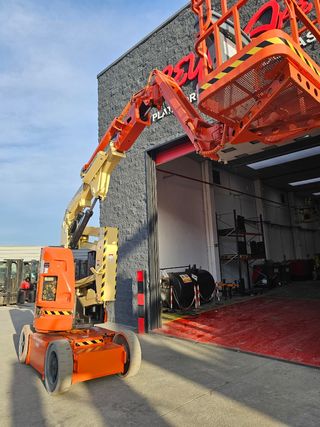 BRAZO ARTICULADO ELECTRICO JLG E300AJP