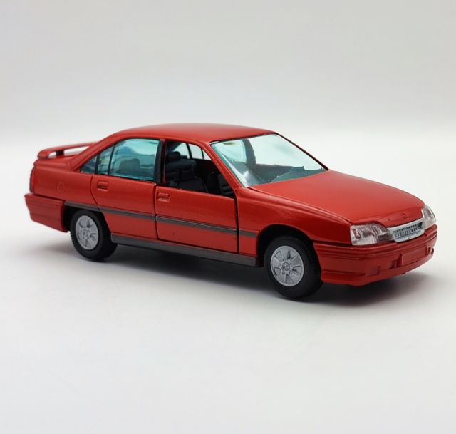 OPEL OMEGA 3000 ROJO 1/43 GAMA MINI
