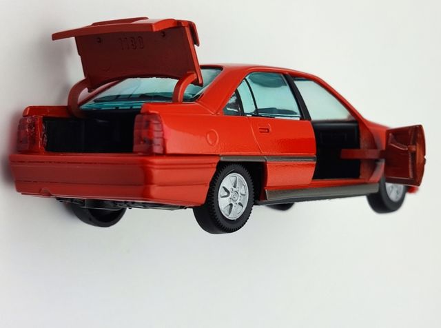 OPEL OMEGA 3000 ROJO 1/43 GAMA MINI