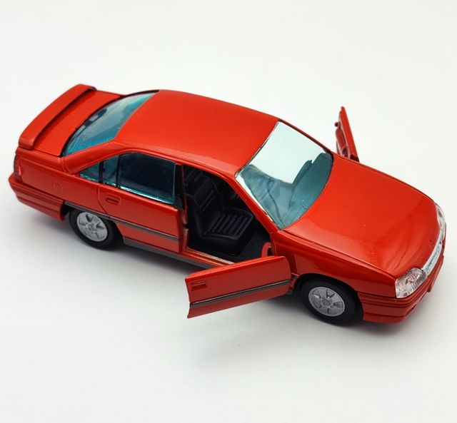 OPEL OMEGA 3000 ROJO 1/43 GAMA MINI