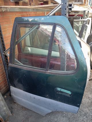 Puerta trasera izquierda tata safari 2005