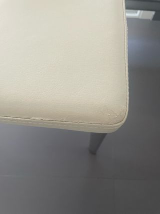 Sillas blancas comedor