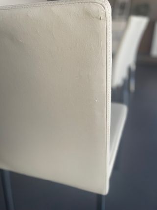 Sillas blancas comedor