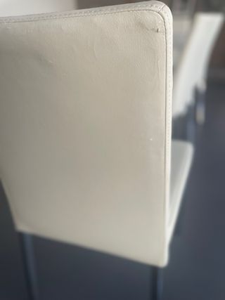 Sillas blancas comedor