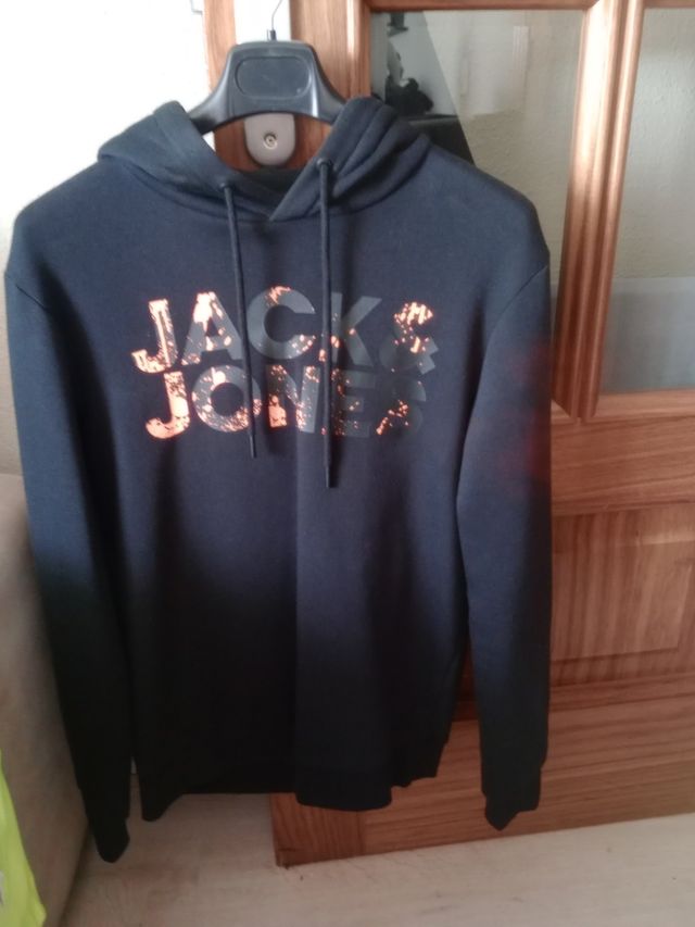 Sudadera negra capucha