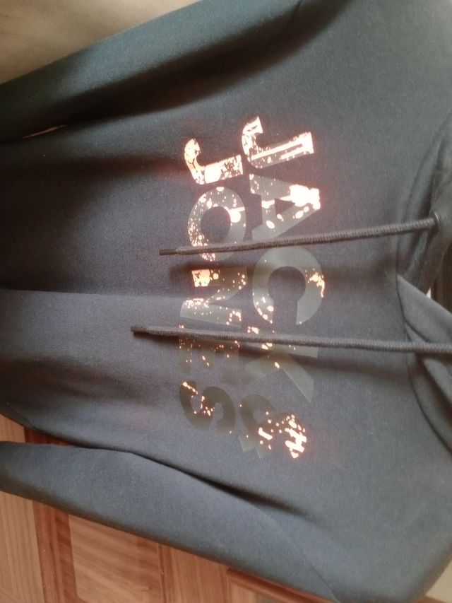 Sudadera negra capucha