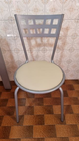 TAVOLO allungabile in vetro con 6 sedie